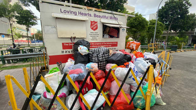 救世军吁请捐赠者 勿将捐赠品放在收集站可被雨淋地方