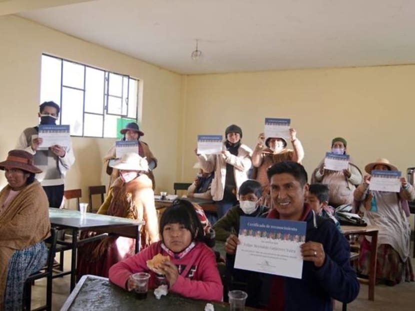 Bolivian parents go back to class to help their kids study online Bolivian parents go back to class to help their kids study online