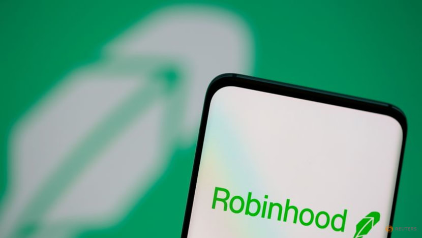 Brokerage Robinhood introduces 24/7 phone support after communications criticisms Brokerage Robinhood introduces 24/7 phone support after communications criticisms