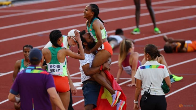 Ethiopia's Tsegay holds on to win world 5,000m gold Ethiopia's Tsegay holds on to win world 5,000m gold