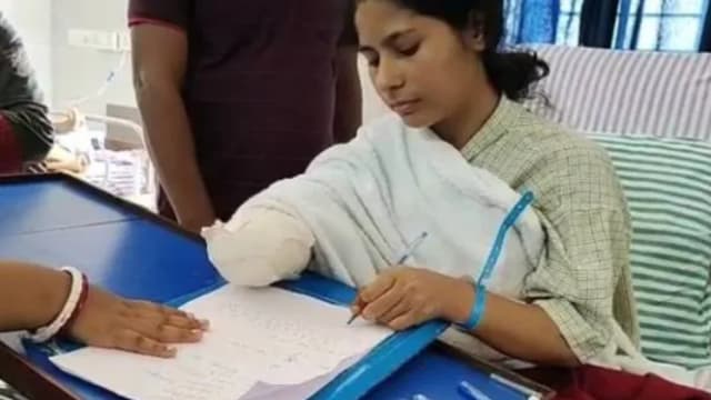 印度失业男为阻妻子上班 狠狠砍断她手掌