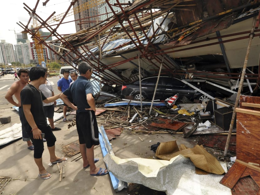 A building collapses on a motorcar after landfall of typhoon Rammasun in Haikou, capital of south China's Hainan Province, July 19, 2014. Photo: Xinhua