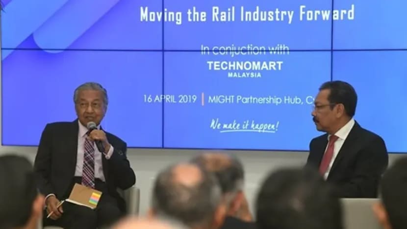Cuba pertingkat khidmat sedia ada bukan HSR saja, kata Dr Mahathir
