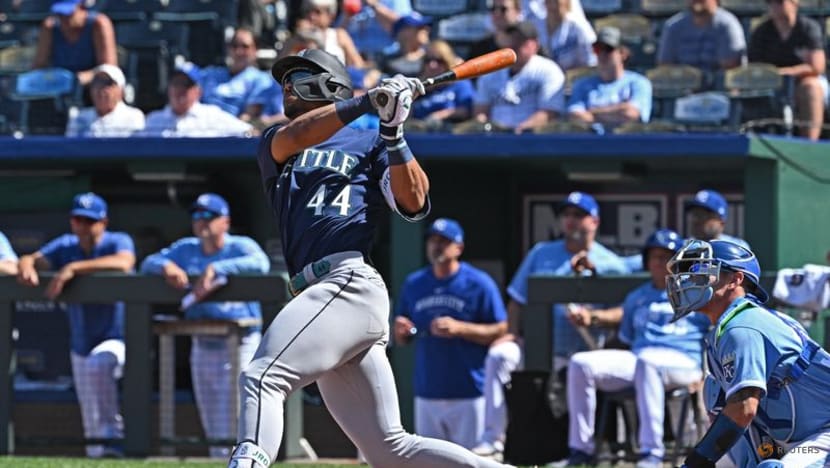 Barnes homers for first time in nearly a year, Dodgers beat Brewers 1-0 for  11th straight victory