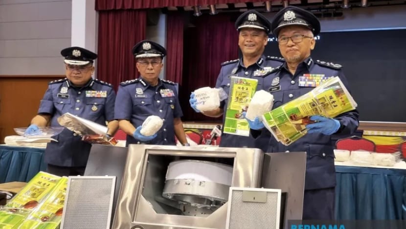 Kastam Johor rampas rokok seludup bernilai RM9.45 juta Kastam Johor rampas rokok seludup bernilai RM9.45 juta