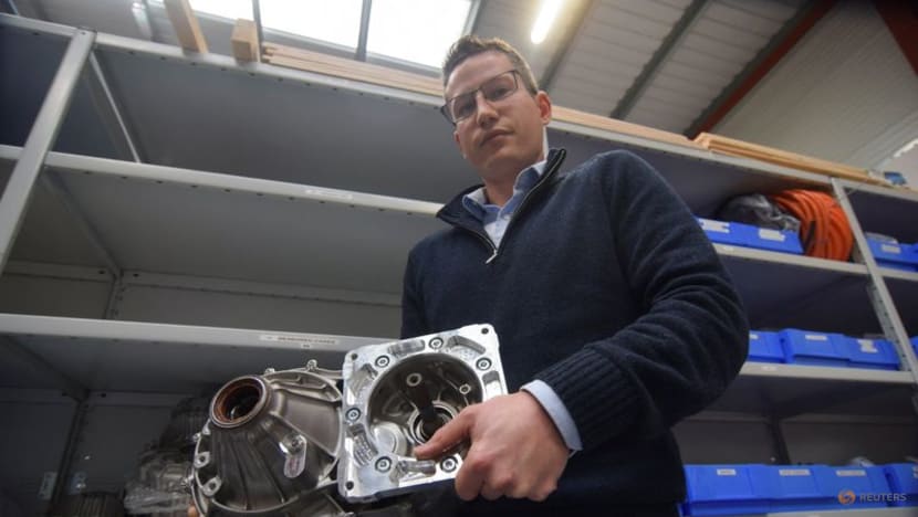 New suppliers race to plug in to electric car market New suppliers race to plug in to electric car market