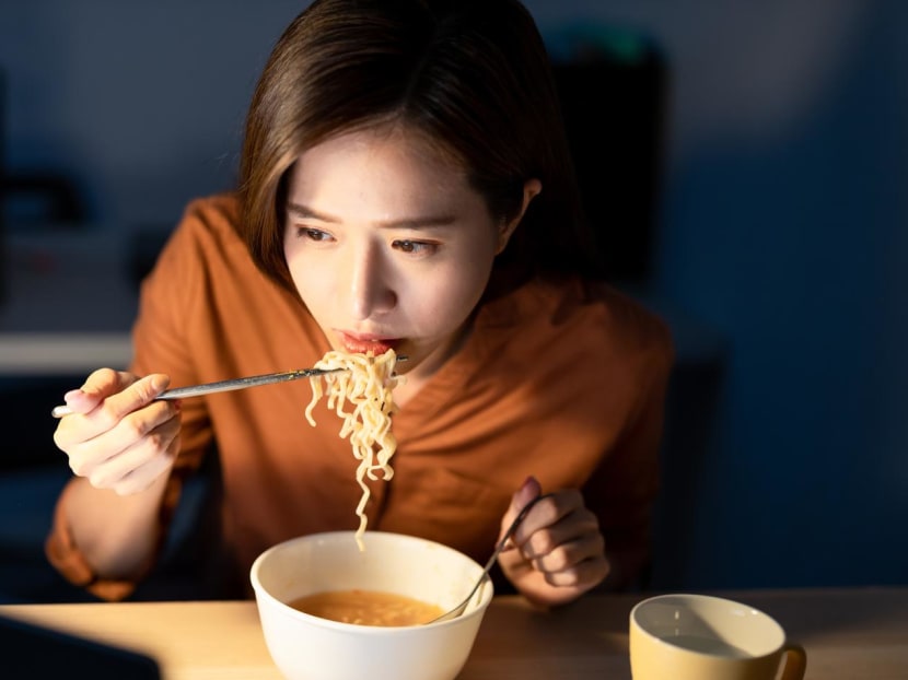 How do highly processed foods like instant noodles affect your brain health?