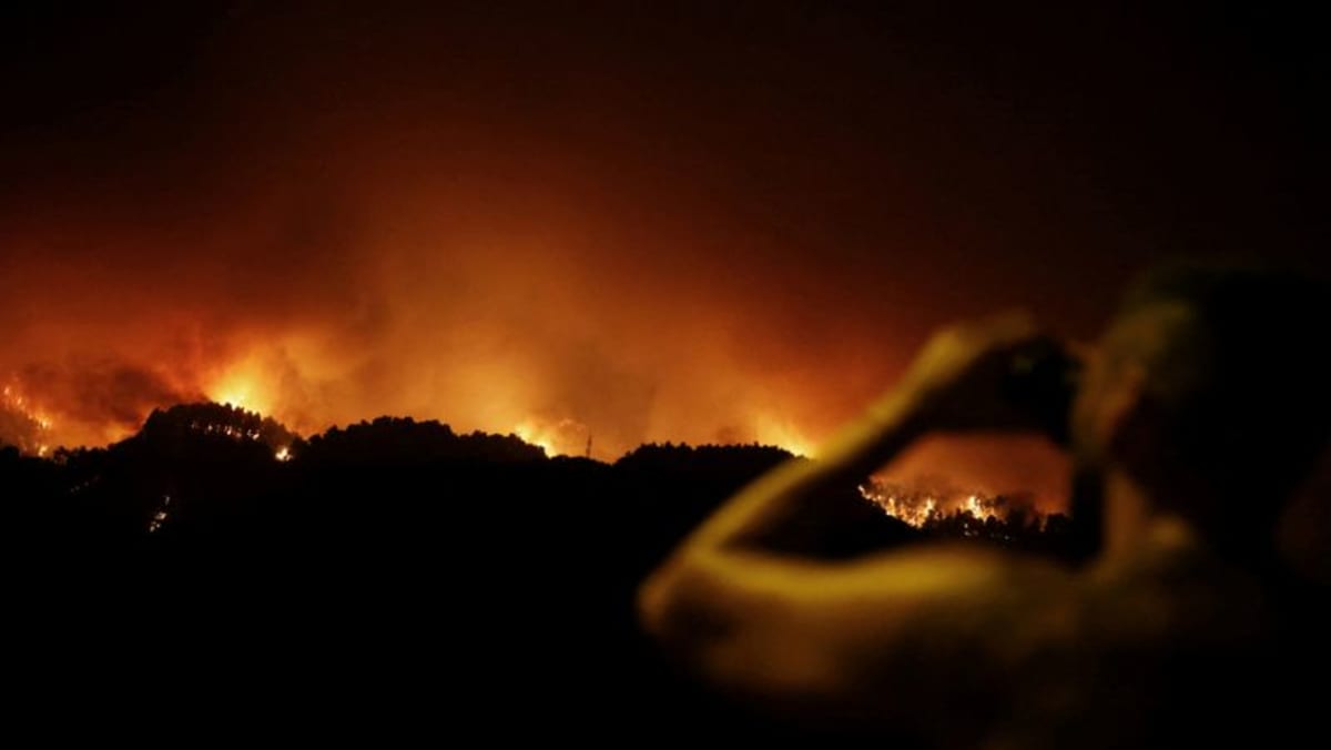Tens of thousands evacuated as wildfire burns out of control on Spain’s Tenerife Tens of thousands evacuated as wildfire burns out of control on Spain’s Tenerife