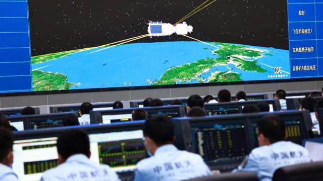 中国成功发射 神舟十三号载人飞船