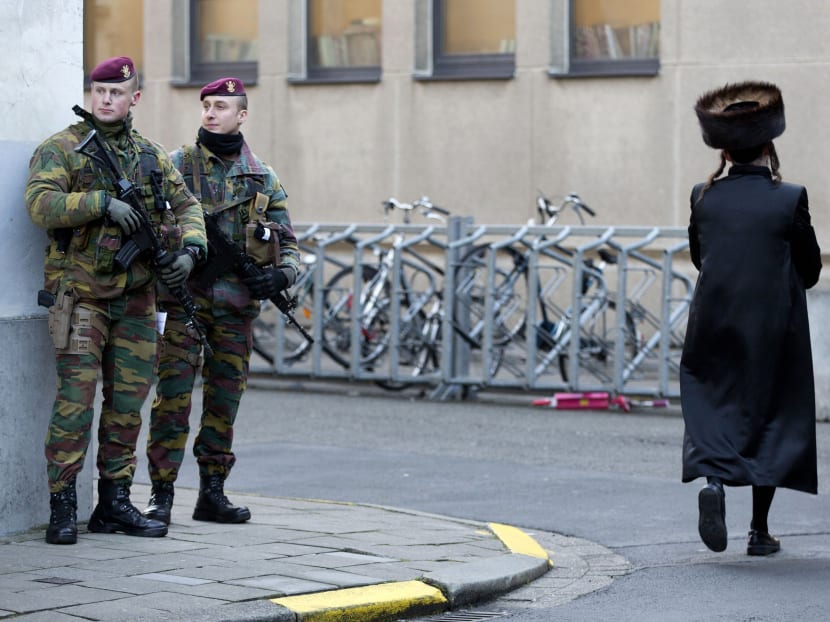 Belgian para-commando's patrol near a synagogue in the center of Antwerp, Belgium, today (Jan 17). Photo: AP