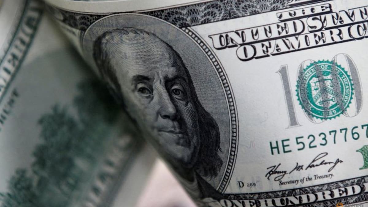 Dolar melemah terhadap euro karena investor mempertimbangkan prospek suku bunga