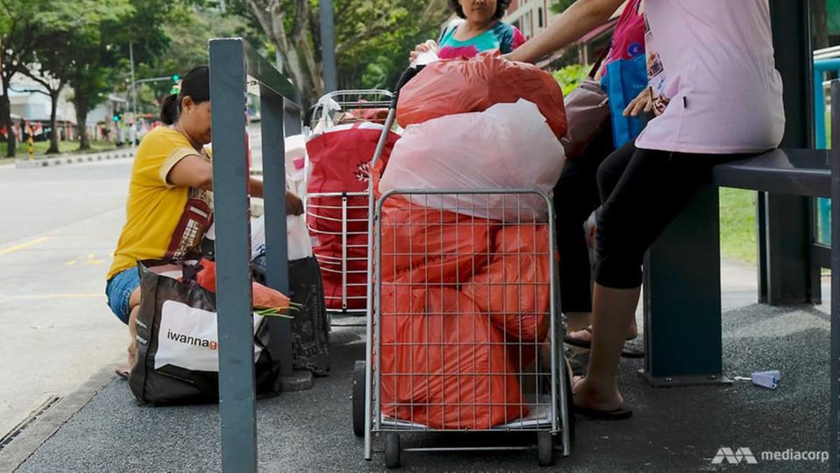 Supermarket mengatakan mereka akan mengenakan biaya tidak lebih dari 5 sen per kantong;  hasilnya disumbangkan untuk tujuan sosial dan lingkungan