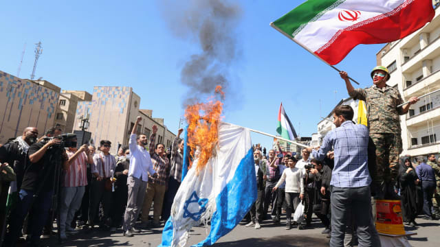 路透社：伊朗向美国表明 不会为使馆遇袭仓促行动