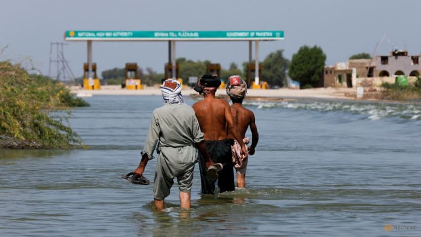 US extends debt relief to Pakistan after floods US extends debt relief to Pakistan after floods