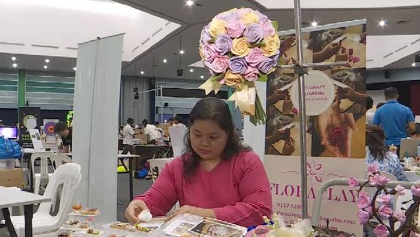 Bunga tanah liat Cik Noor Jamilah Ramli antara huraian mampan SG Maker Extravaganza 2019