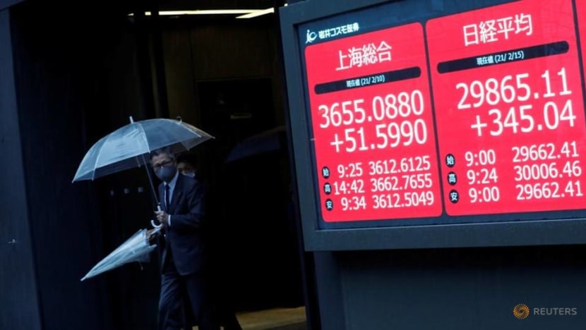 Tokyo's Nikkei closes above 30,000, first time since 1990 Tokyo's Nikkei closes above 30,000, first time since 1990