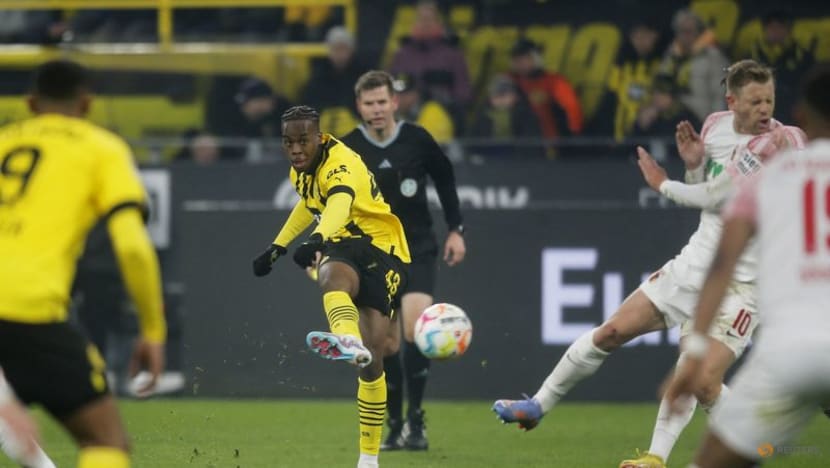 Dortmund earn rollercoaster 4-3 win over Augsburg on Haller return Dortmund earn rollercoaster 4-3 win over Augsburg on Haller return
