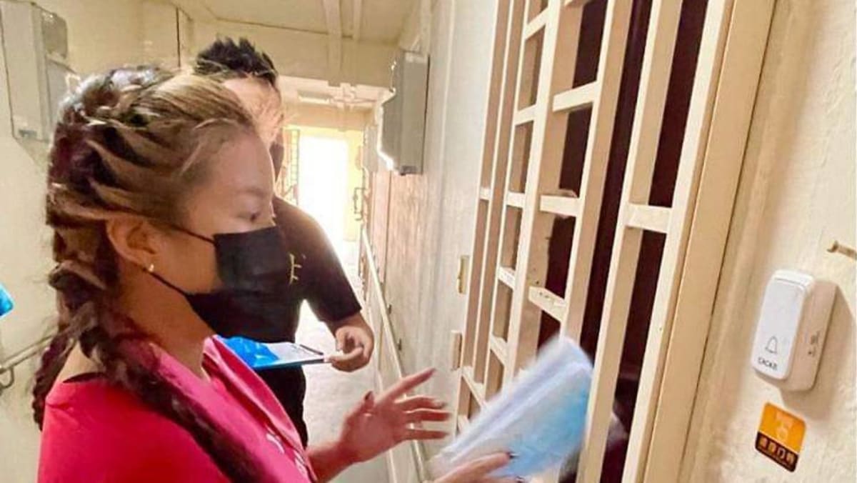 local-actress-rui-en-volunteers-to-hand-out-meals-to-those-in-need
