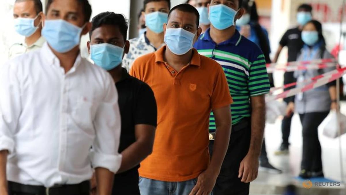 Orang asing yang tinggal di Malaysia menerima vaksin COVID-19 gratis
