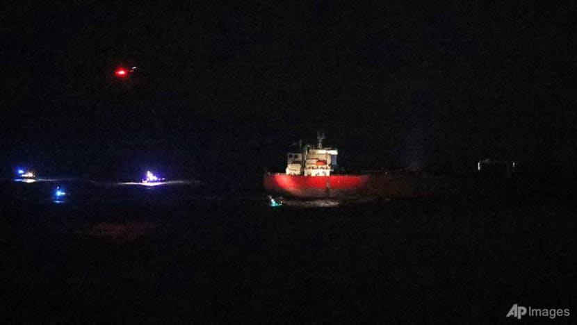 UK special forces storm oil tanker in English Channel, detain stowaways UK special forces storm oil tanker in English Channel, detain stowaways