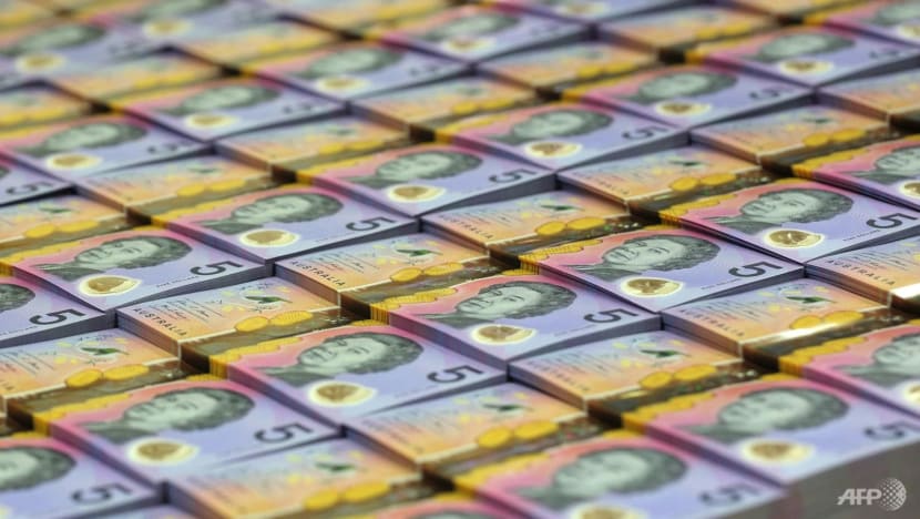 Australia open to replacing queen's image on banknotes with local figures