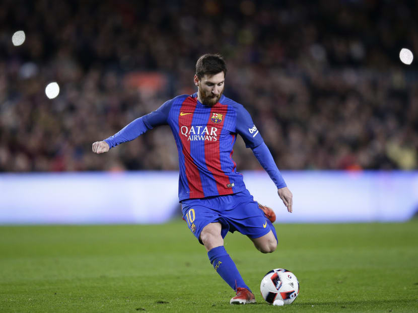 FC Barcelona's Lionel Messi kicks the ball to scores during a Copa del Rey, 16 round, second leg, between FC Barcelona and Athletic Bilbao at the Camp Nou in Barcelona, Spain, Wednesday, Jan. 11, 2017. Photo: AP