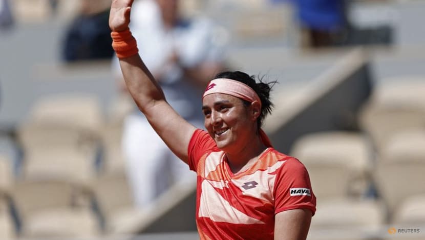Ruud roars, Jabeur races into French Open quarter-finals
