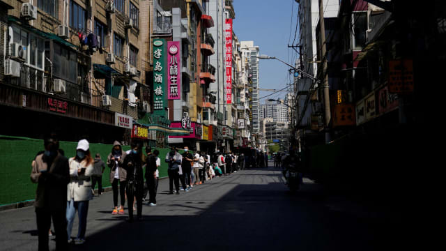 中国计划从下月放宽入境旅客隔离政策