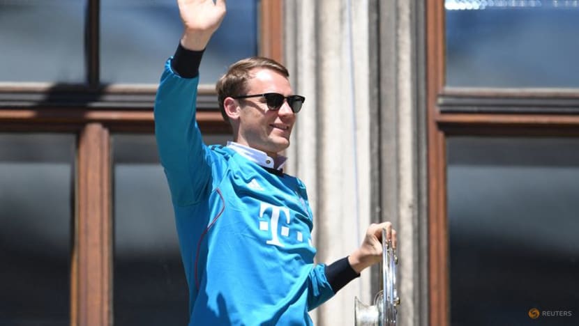 Neuer extends Bayern contract until 2024 Neuer extends Bayern contract until 2024