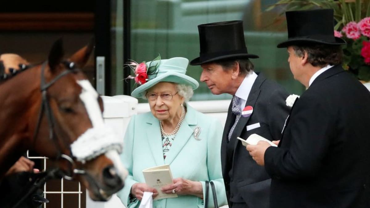 Seorang ‘Peniru Hebat’ dan Penunggang Kuda Ascot Rahasia: Anekdot Tentang Ratu Elizabeth Inggris