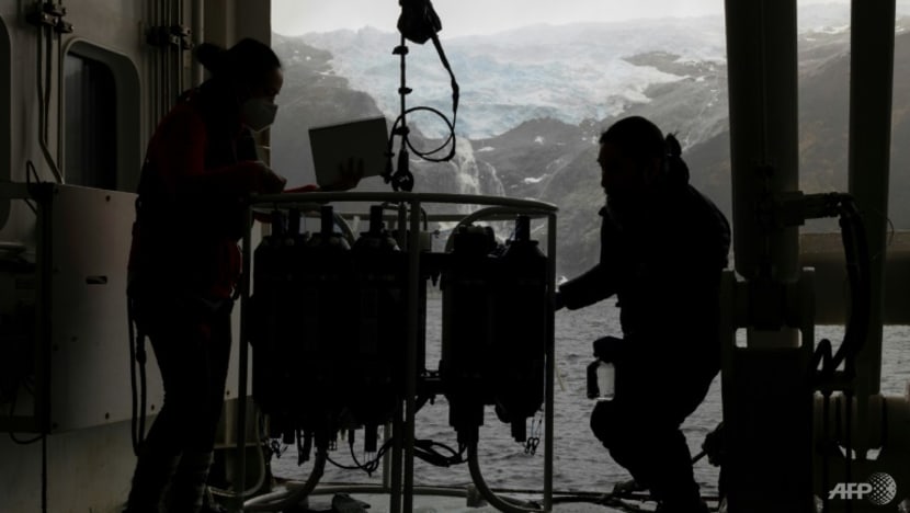 Chilean scientists study climate change at 'end of the world' Chilean scientists study climate change at 'end of the world'