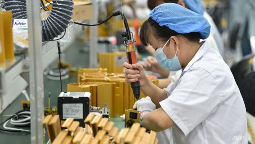 China fiscal deficit balloons to nearly US$1 trillion as economy cools China fiscal deficit balloons to nearly US$1 trillion as economy cools