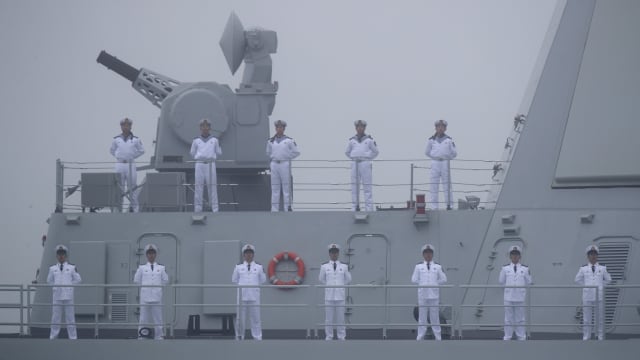 中国军舰抵日 参加日本国际舰队阅舰式活动
