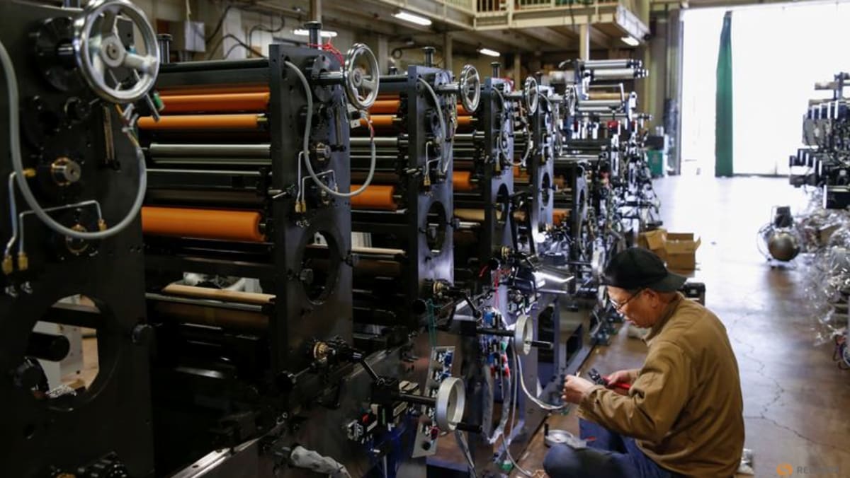 Produksi pabrik Jepang menunjukkan penurunan terbesar dalam 8 bulan terakhir di sektor otomotif dan chip yang melemah