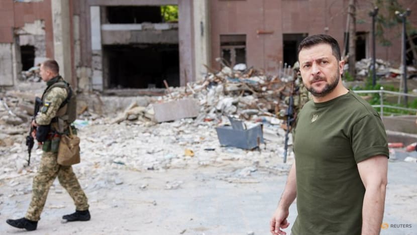 Ukraine president praises troops in visit to southern front line Ukraine president praises troops in visit to southern front line