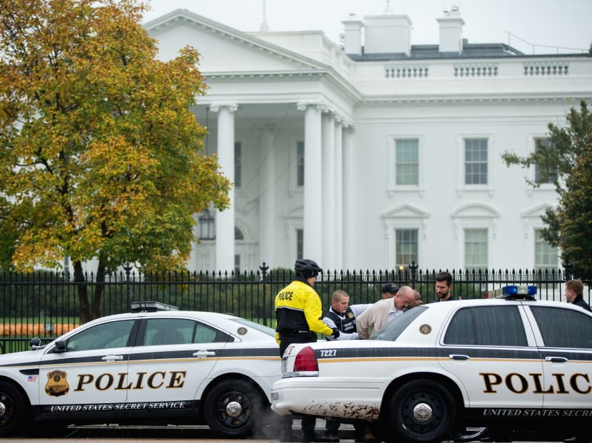 A man is detained by Secret Service officers on Pennsylvania Ave. in front of the White House in Washington, Tuesday, Nov. 10, 2015. Photo: AP