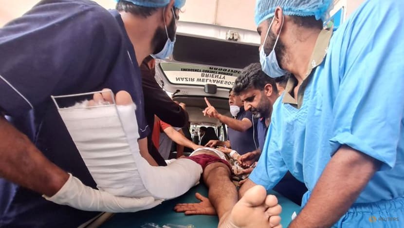 Bus falls in Kashmir gorge, kills six Indian border police Bus falls in Kashmir gorge, kills six Indian border police