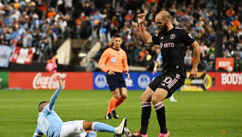 Soccer-Higuain's 'dream is over' as Argentine brings curtain down on career Soccer-Higuain's 'dream is over' as Argentine brings curtain down on career