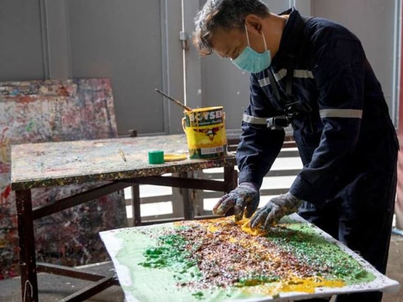 Philippine artist fights waste by using recycled trash in paintings Philippine artist fights waste by using recycled trash in paintings