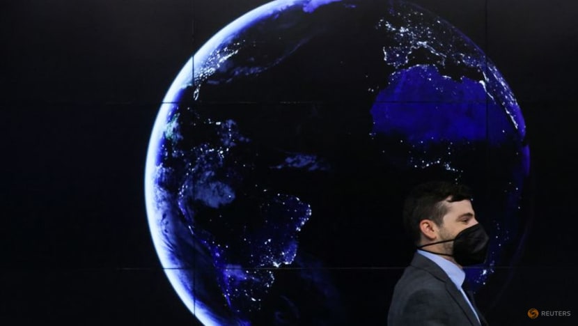 COP26 draft deal treads fine line to spur climate action COP26 draft deal treads fine line to spur climate action