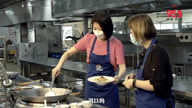 【饮食技录】教育部政务部长孙雪玲学厨艺  了解新一代厨师必备的技能