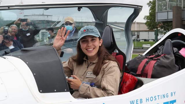 19岁少女挑战独驾飞机环游世界 目标5万1000公里