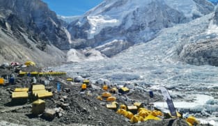 Nepal court orders limit on Everest climbing permits