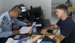 Indonesia to deport Australian surfer after drunken assault