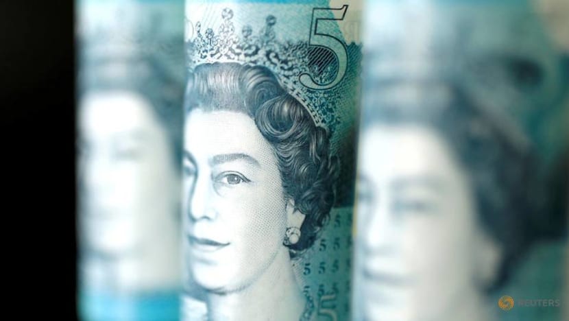 Pound struggles near 3-year low against Singdollar as hard Brexit fears rise Pound struggles near 3-year low against Singdollar as hard Brexit fears rise