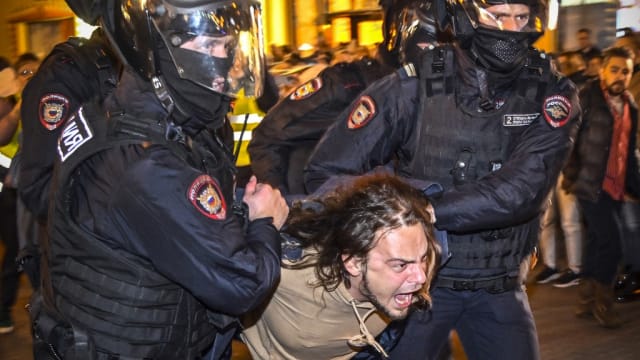观察组织：俄国近40座城巿出现反战示威 料逾1300人被捕