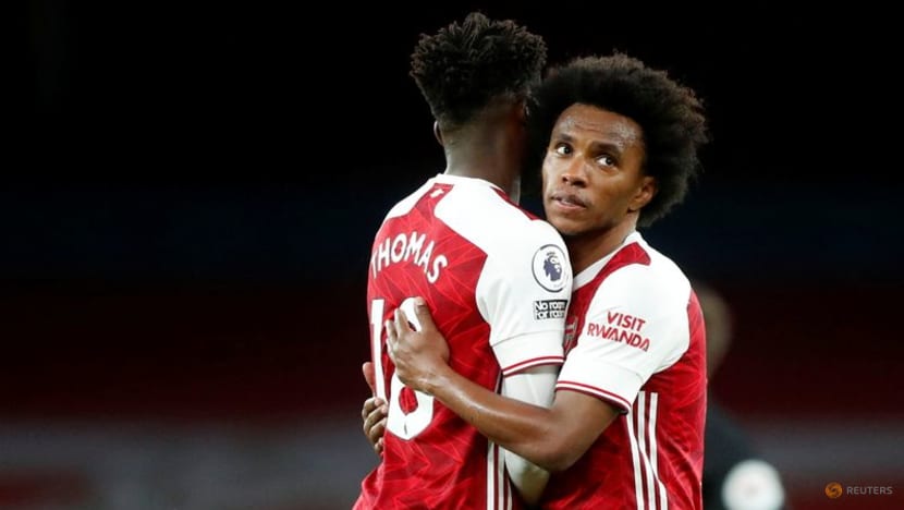 Football: Corinthians withdraw Willian after health regulator threat Football: Corinthians withdraw Willian after health regulator threat