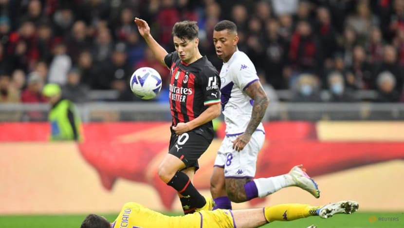 Late own goal hands Milan 2-1 win over Fiorentina Late own goal hands Milan 2-1 win over Fiorentina