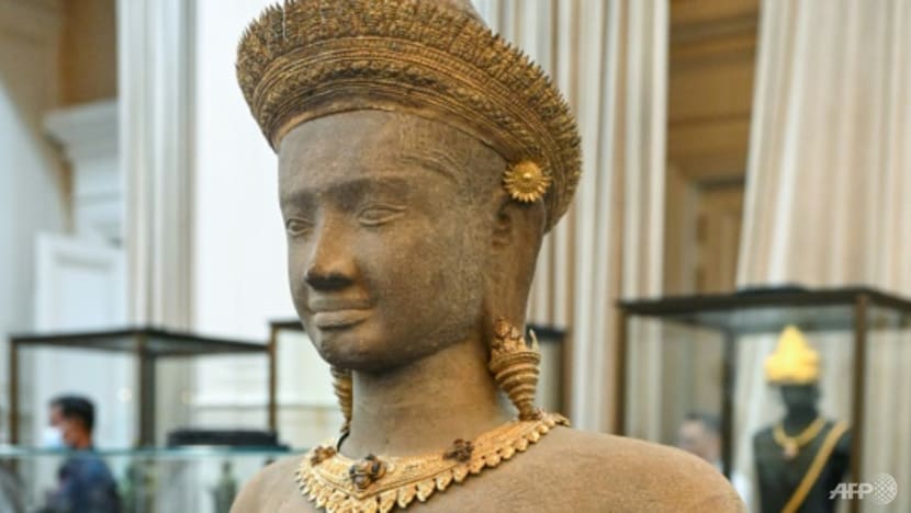 Cambodia celebrates return of 'priceless' stolen Angkor jewellery Cambodia celebrates return of 'priceless' stolen Angkor jewellery