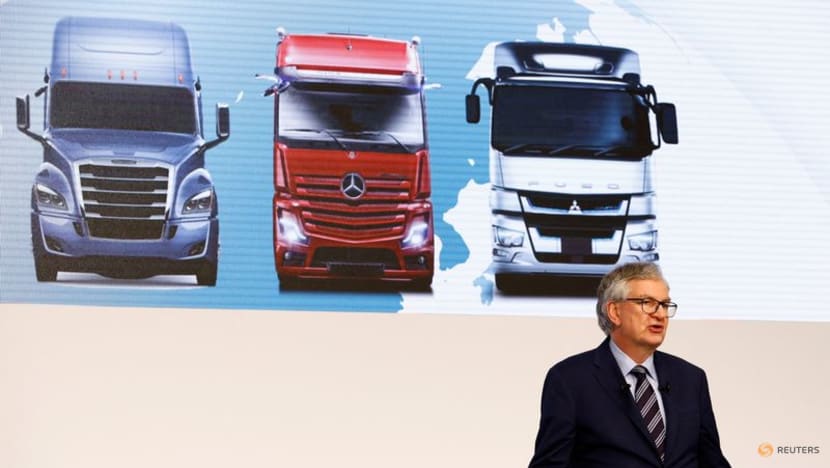 Toyota, Daimler in deal to combine Japan truck operations
